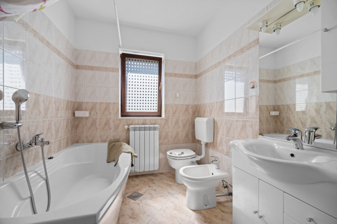 Interior, Greenstone House Presika Labin