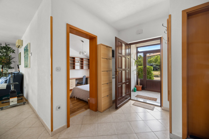 Interior, Greenstone House Presika Labin
