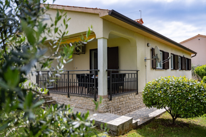 Exterior, Greenstone House Presika Labin